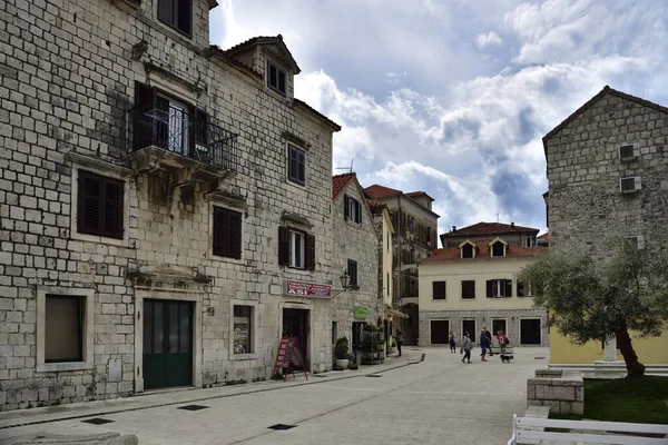 Omis Croatia May 2019 Deserted Square Impressive Omis Town Surrounded — Stock Photo, Image