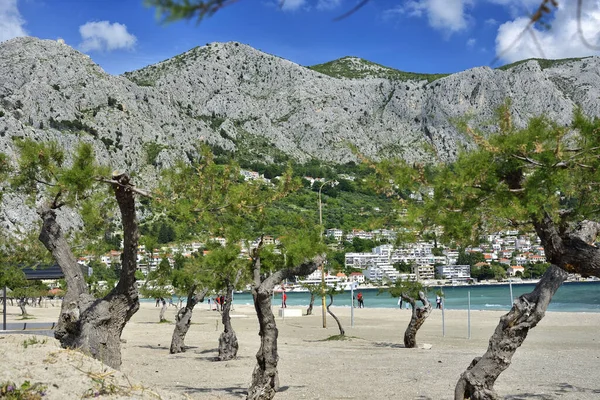 Omis Croazia Maggio 2019 Spiaggia Deserta Nella Suggestiva Città Omis — Foto Stock