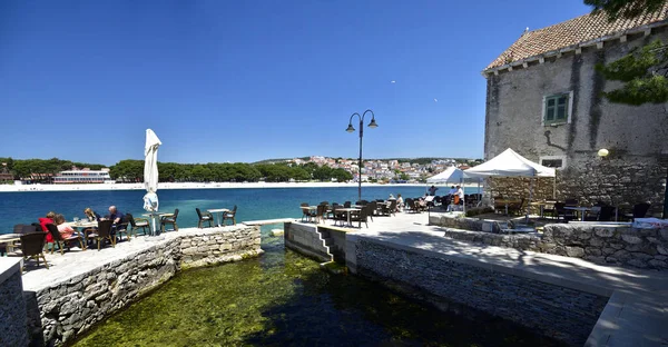 Primosten Croatia Maj 2019 Ludzie Doskonałej Restauracji Pięknym Mieście Primosten — Zdjęcie stockowe