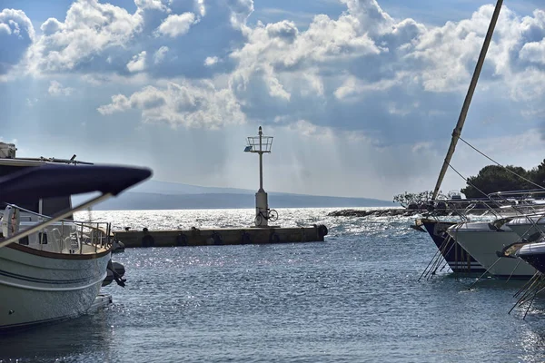 Mały Port Brela Riwiera Makarska Chorwacji Słynie Pięknych Żwirowych Plaż — Zdjęcie stockowe