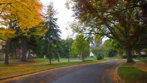 Barrio suburbano en otoño — Foto de Stock