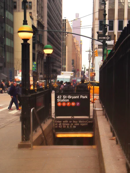 42nd utca és Bryant Park Station — Stock Fotó