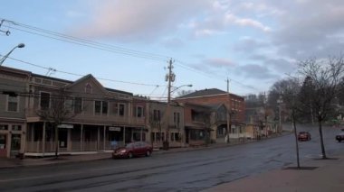Camillus, New York, Usa. 28 Nisan 2018. Yağmur duş sonra erken sabah Camillus, Ny şehir merkezinin görünümü