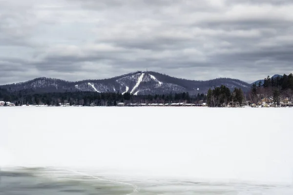 Quiet Mountain Landscape Frozen Lake Adirondack Mountains Upstate New York — Stock Photo, Image