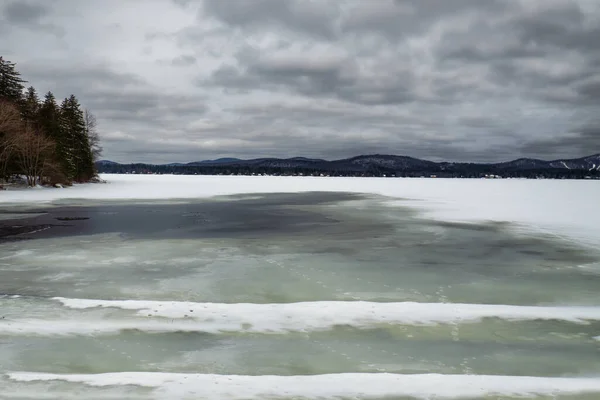 Klidná Horská Krajina Zamrzlé Jezero Horách Adirondack Severu New Yorku — Stock fotografie