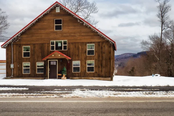 纽约州Adirondack山区的乡村小木屋 — 图库照片