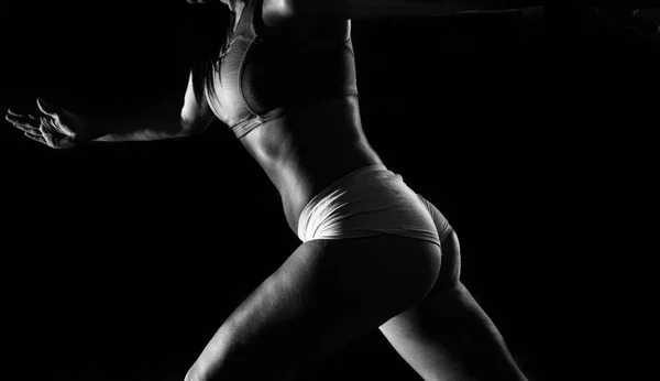 Fitness odasında çalışan kız