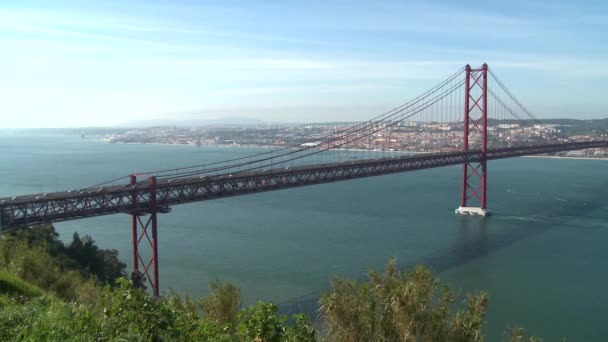 25 de abril bridge v Lisabonu — Stock video