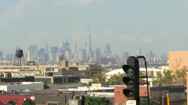 Strzał szybki pociąg ruchomych przeszłości panoramę Nowego Jorku — Wideo stockowe