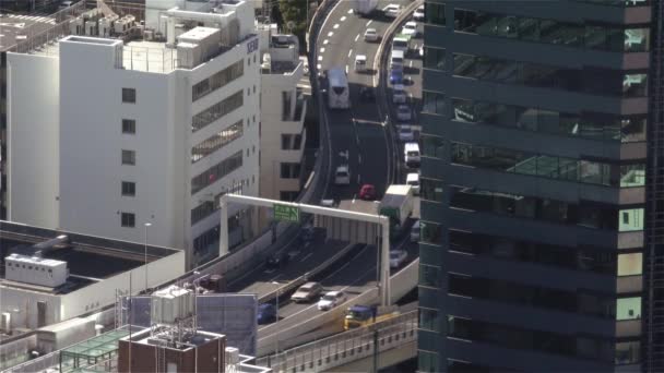 Närbild av statisk bild på en hektisk motorvägen i central Tokyo — Stockvideo