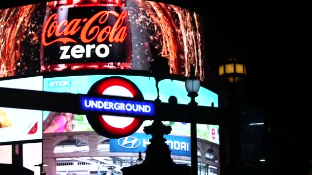 London Tube ondergrondse teken — Stockvideo