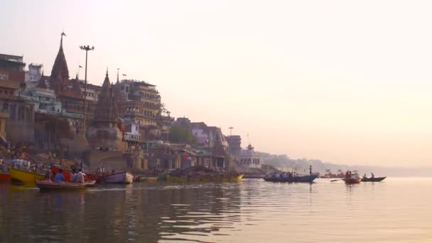 Râul Varanasi la apus de soare — Videoclip de stoc