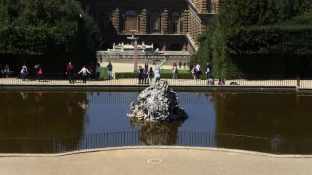 Statua nel Giardino di Boboli — Video Stock