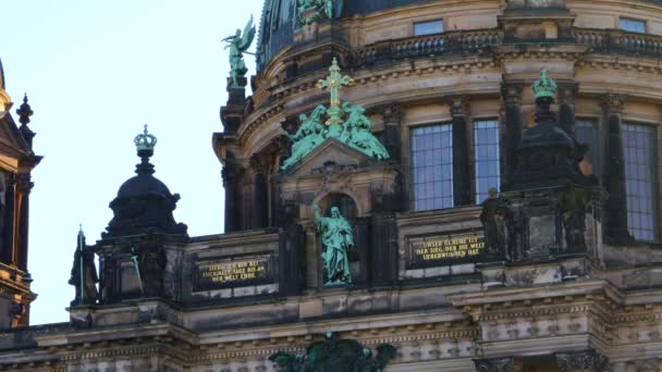 Statue sul Dom Berlinese — Video Stock