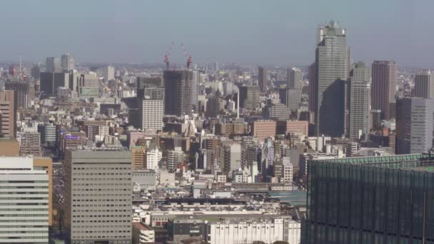 Colpo di angolo largo del paesaggio urbano di Tokio a molti piani — Video Stock