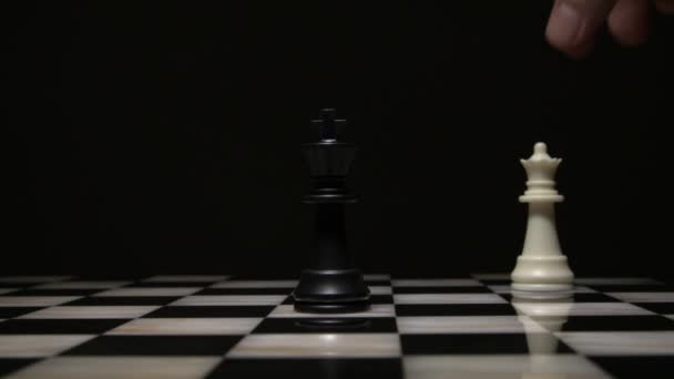 Queen defeating taking a king in chess — Stock Video