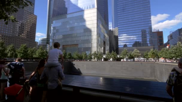 O memorial do 911 ao One World Trade Center, Nova Iorque — Vídeo de Stock
