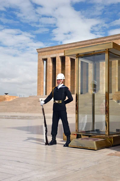 Ceremony of changing the guard at the mausoleum. — Stock Photo, Image