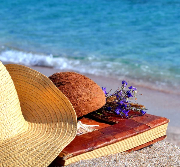 Vintage Album Flower Hat Coconut Seashore — Stock Photo, Image