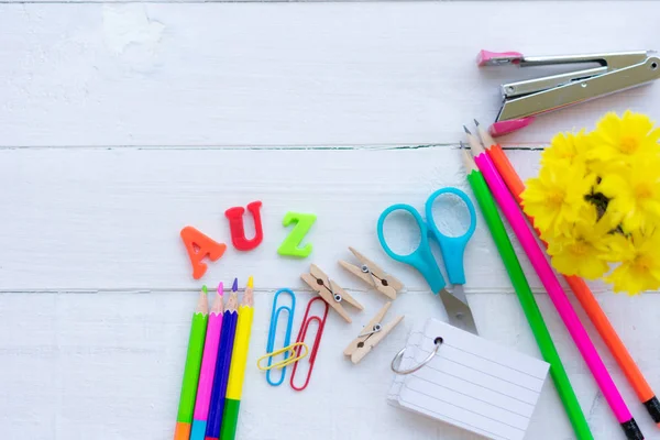 bir kara tahta zemin okul ofis malzemeleri