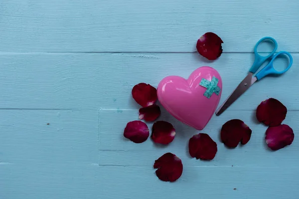 Kalp kesilir ama makas kırmaya hazır vardır.