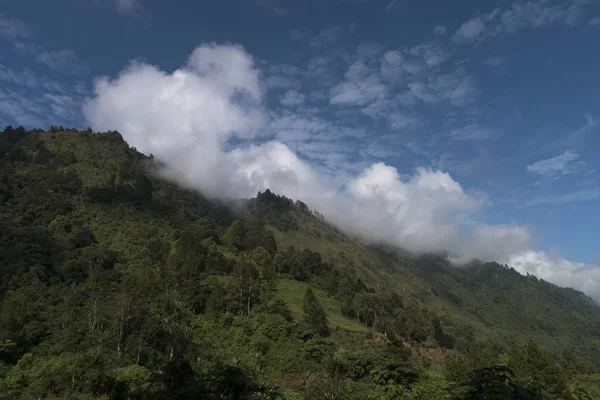 Cielo, Nubes, Colinas Imagen de archivo