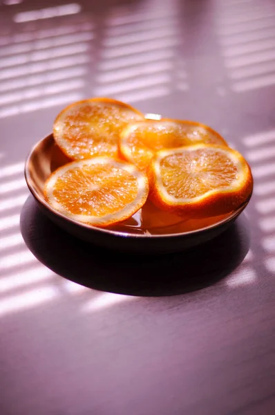 Turuncu meyve dilimleri.