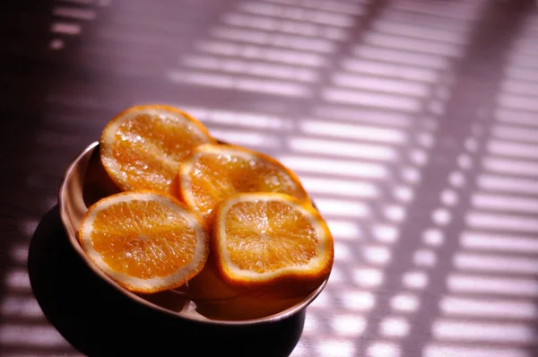 Turuncu meyve dilimleri.