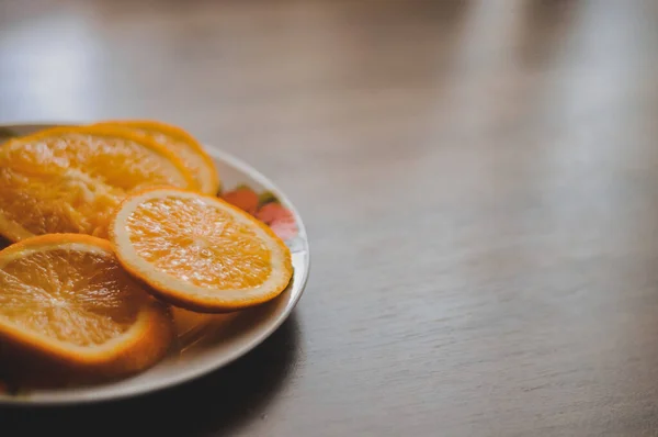 Turuncu meyve dilimleri.