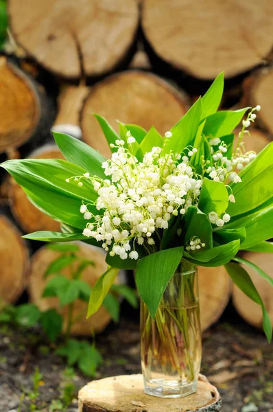 Vadinin zambaklarından bir buket