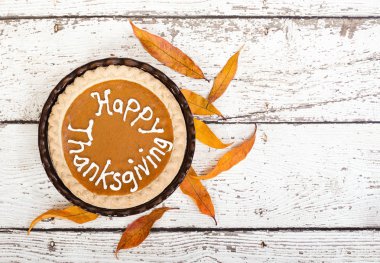 Sonbahar yaprakları ile kabak pasta