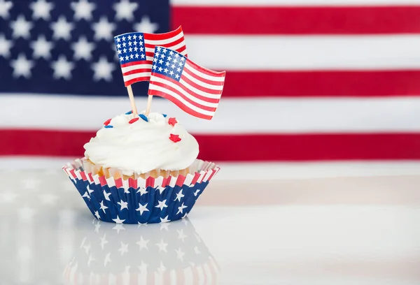 Cupcake with American flags — Stock Photo, Image