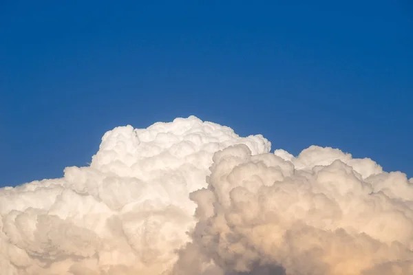 夕暮れ時の嵐の雲 — ストック写真