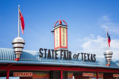 Dallas, Teksas, ABD - 17 Ekim 2019: Fair Park Dallas 'ta Teksas Eyalet Fuarına Giriş, 1886' dan beri her yıl düzenlenen bir eyalet fuarı.