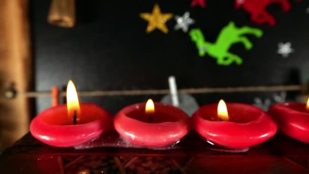 Рождественские Красочные Украшения Свечи — стоковое видео