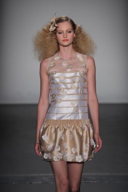  Carmen Marc Valvo İlkbahar/Yaz 2017 Defilesi