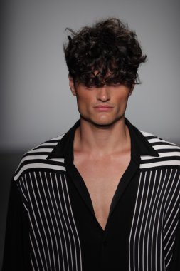  Carmen Marc Valvo İlkbahar/Yaz 2017 Defilesi