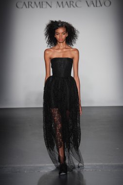  Carmen Marc Valvo İlkbahar/Yaz 2017 Defilesi