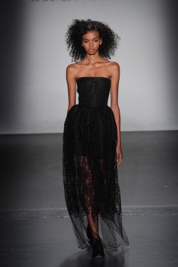  Carmen Marc Valvo İlkbahar/Yaz 2017 Defilesi