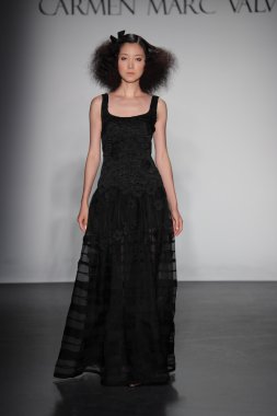  Carmen Marc Valvo İlkbahar/Yaz 2017 Defilesi