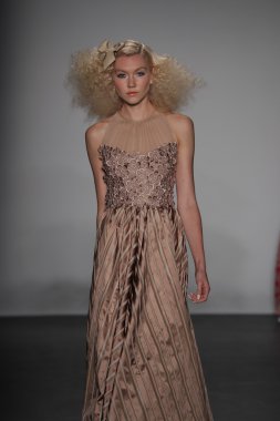 Carmen Marc Valvo İlkbahar/Yaz 2017 Defilesi