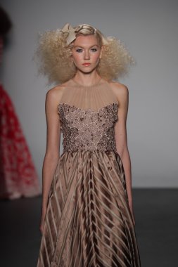 Carmen Marc Valvo İlkbahar/Yaz 2017 Defilesi