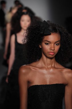 Carmen Marc Valvo İlkbahar/Yaz 2017 Defilesi