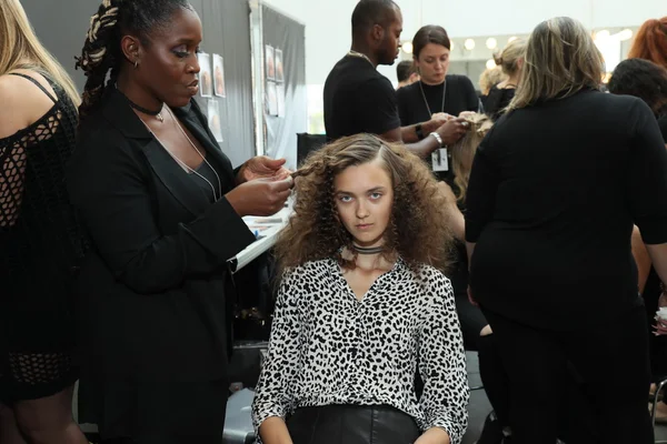 General atmosphere backstage before the Carmen Marc Valvo Show — Stock Photo, Image