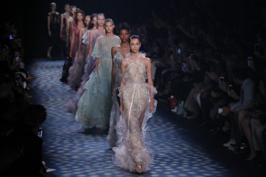 New York Moda Haftası sırasında Marchesa defile