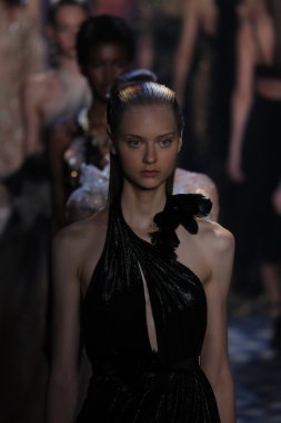 New York Moda Haftası sırasında Marchesa defile