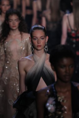 New York Moda Haftası sırasında Marchesa defile