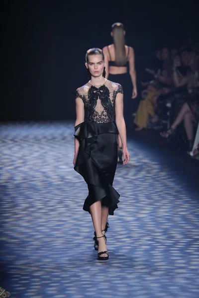 Marchesa desfile de moda durante New York Fashion Week — Fotografia de Stock