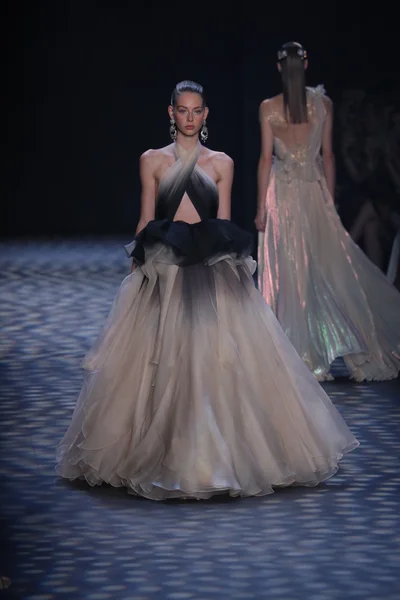 Marchesa desfile de moda durante New York Fashion Week — Fotografia de Stock