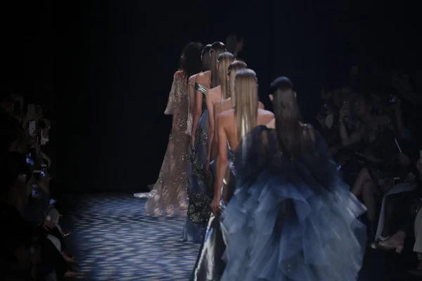 Marchesa desfile de moda durante New York Fashion Week — Fotografia de Stock